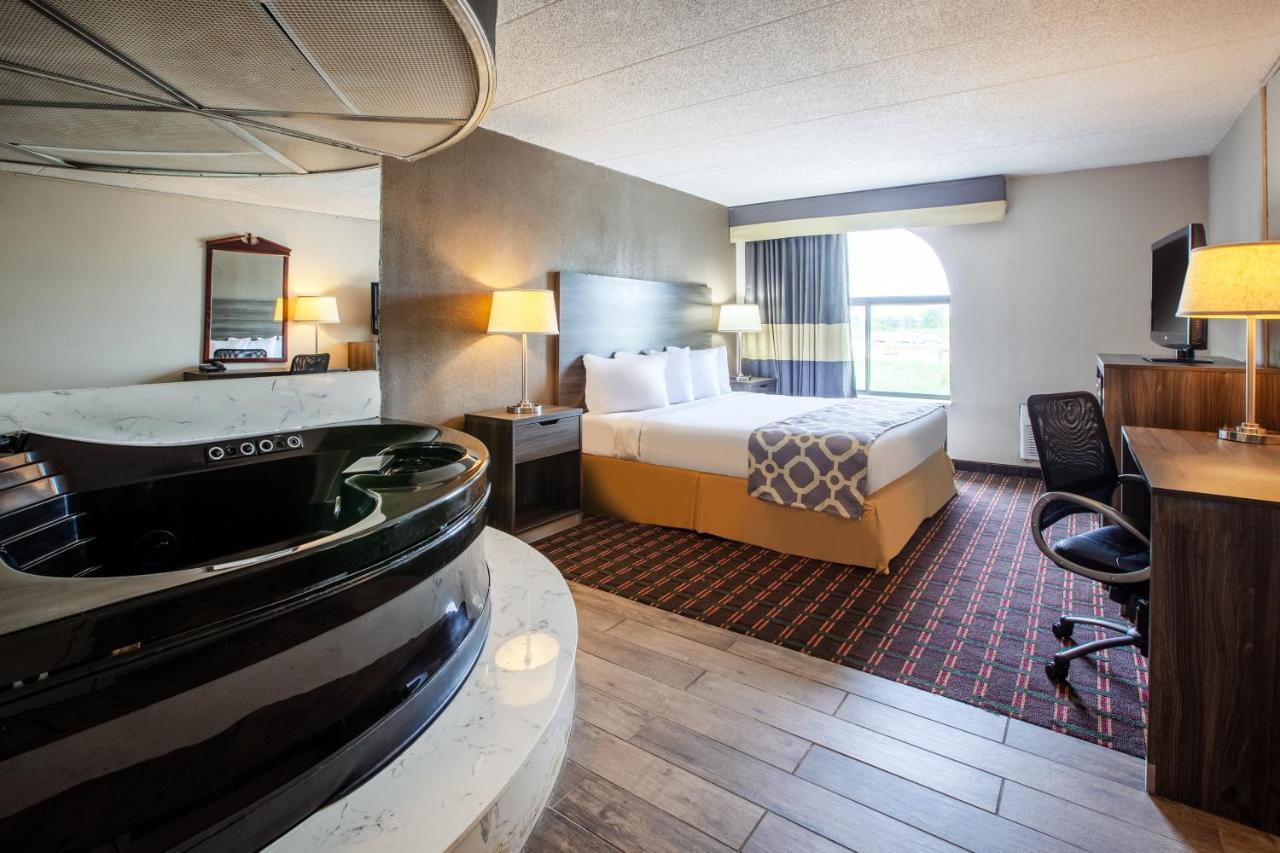 Baymont By Wyndham Northwood Motell Exteriör bild